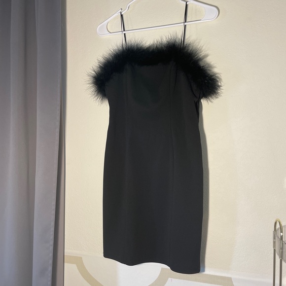 Morgan & Co. Chic Strapless Black Dress with Feather Trim - Size M - Picture 1 of 5